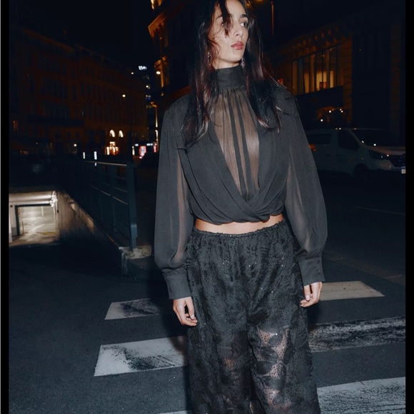 Zara limited edition SEMI-SHEER DRAPED
BALLOON SHIRT - Picture 2 of 10